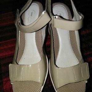 Easy Spirit anti-gravity